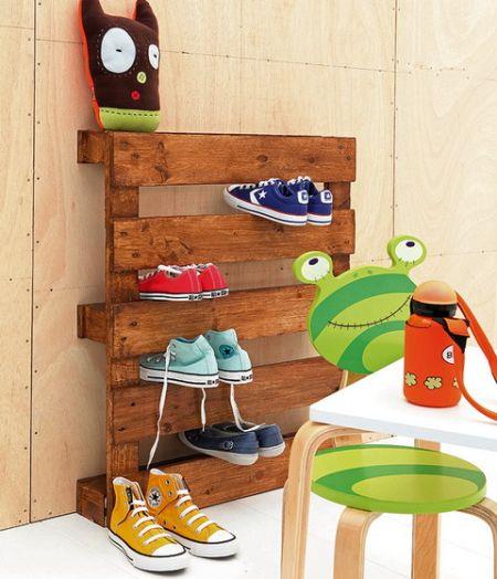 Παλέτα - παπουτσοθήκη: Απλώς καρφώστε την στον τοίχο και έτοιμη για... αποθήκευση!<br /><br /><br /><br /><br /><br />