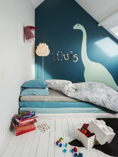 Έντονες αντιθέσεις: Βάφοντας τον ένα τοίχο του δωματίου με έντονο χρώμα δημιουργείται contrast που αρέσει… ιδιαίτερα στα λίγο μεγαλύτερα παιδιά.