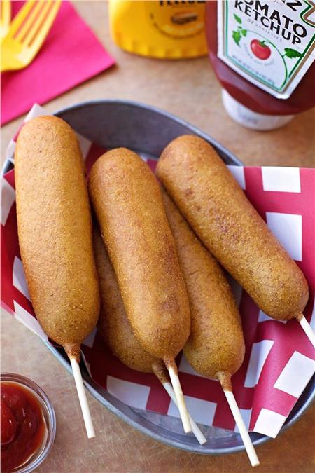 Ζουμερά corn dogs που θα λατρέψουν τα παιδιά
